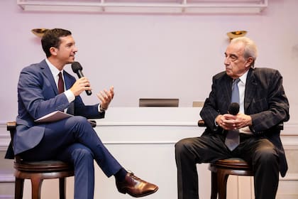 Carlos Pérez Llana en la cena de Adepa