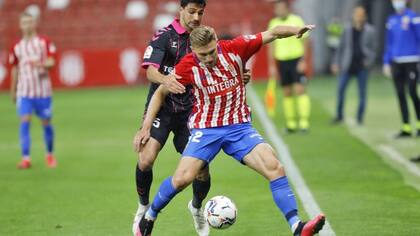 Carlos Pomares, lateral izquierdo de Tenerife.