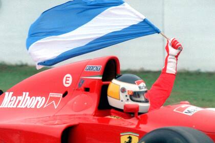 Carlos Reutemann maneja una Ferrari en el Gran Premio de Fórmula 1 de la República Argentina, en abril de 1995
