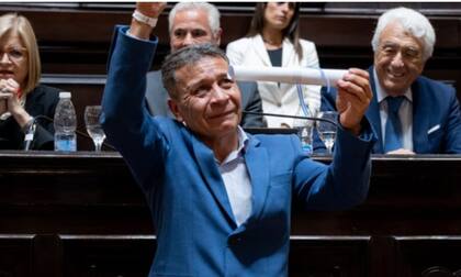 Carlos Rocha, el intendente de General Guido, impulsor de la ordenanza