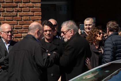 Carlos Rottemberg también estuvo presente en la despedida. A la izquierda de la foto, el periodista Pablo Sirvén.