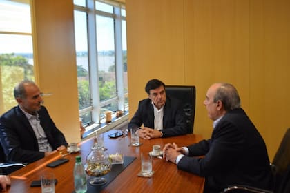 Carlos Rovira en una muestra de su poder en Misiones, junto al jefe de Gabinete, Guillermo Francos, y al armador karinista Eduardo "Lule" Menem