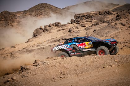 Carlos Sainz busca alcanzar su quinto título en el Dakar con una marca diferente