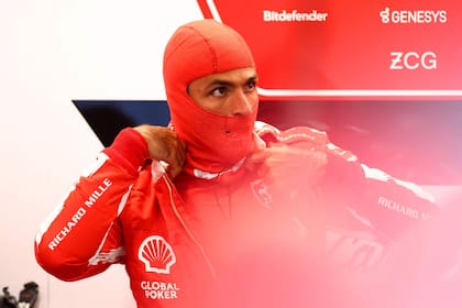 Carlos Sainz fue penalizado por haber puesto una tercera batería en su monoplaza, tras el accidente