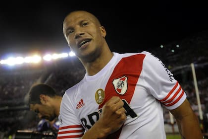 Carlos Sánchez, goleador y figura de River