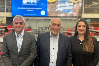 Carlos Sinesi, gerente general de CEPA; Roberto Domenech, presidente de la entidad y Sofía García, coordinadora de Negociaciones Internacionales