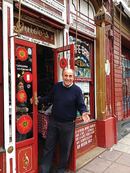 Guido's Bar es su mayor creación. Le puso ese nombre por Guido, uno de sus hijos (el otro se llama Luciano). Sosto cuenta cómo lo convirtió en un bodegón tan atractivo. Revela sus secretos.
