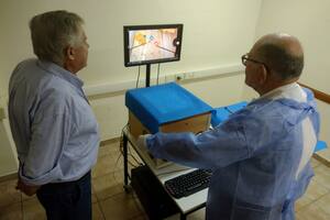 Diseñan un ingenioso simulador para entrenar a estudiantes avanzados de Medicina en cirugías mínimamente invasivas