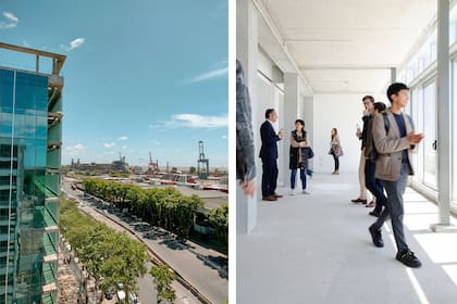 Carlos Spina, socio de Argencons, conversa con Dolores Morita, de estudio Mado, expositora de Experiencia Living 2022 y 2023, mientras varios de los profesionales recorren una de las unidades con vista al puerto.
