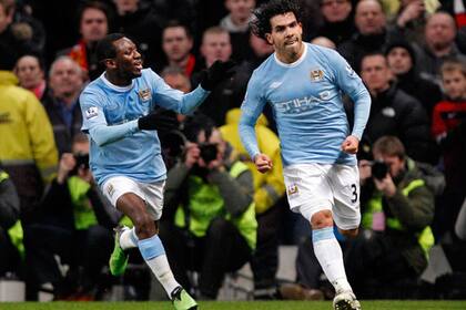 Carlos Tevez, desafiante, celebra el gol ante su ex club con toda la bronca