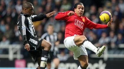 Carlos Tevez jugó en Manchester United entre 2007 y 2009. Se fue enemistado con el entrenador Sir Alex Ferguson