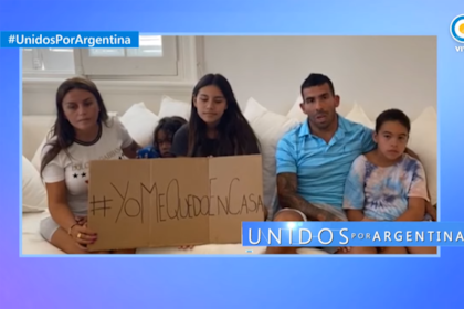Carlos Tevez, junto a su familia