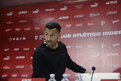 Carlos Tevez sabe a qué se expone como nuevo entrenador de Independiente, una función en la que debutará este domingo, contra el también comprometido Vélez en Avellaneda.