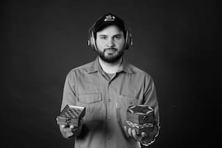 Es carpintero y decidió no ocultar más que tiene esquizofrenia