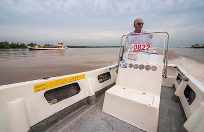 Carlos Tortul, experimentado guía de pesca que propone travesías por el deslumbrante Jaukaanigás.