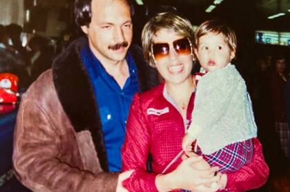 Carlos y Silvia en Ezeiza 1990