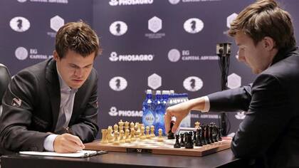 Carlsen, con blancas, ante Karjakin