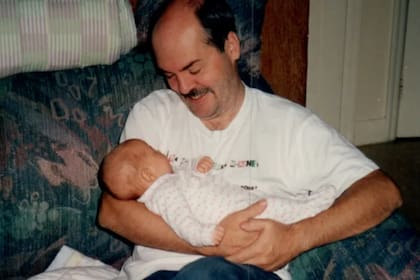 Carly Midgley es escritora y puso en palabras cómo atraviesa el dolor de la perdida (Foto gentileza Carly Midgley)