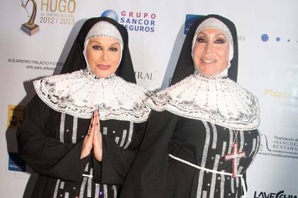 Carmen Barbieri y Moria Casán, con el look de su nueva obra Sorpresas