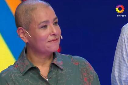 Carmen es modita de alta costura y aerógrafo. Está divorciada y vive en Villa Madero con su hijo de 20 años (Foto: captura de video)