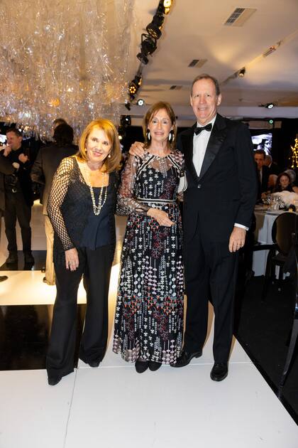 Carmen María Ramos de Balcarce, Felisa Larivière y Miguel Blaquier.