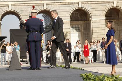 Carmen se acercó a uno de los homenajes de España a las víctimas de la pandemia; pidió la nacionalización a la reina Letizia y a Pedro Sánchez