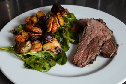 Carne al horno con hortalizas