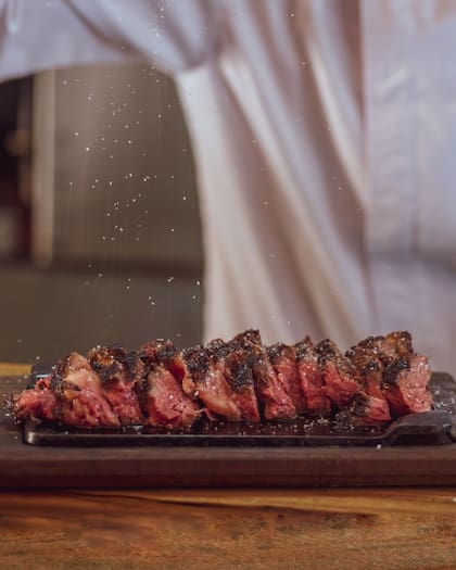 Carne madurada por entre 15 y 21 días y de los cortes más premium: la propuesta infalible de Lo de Jesús.