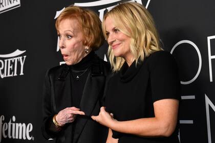 Carol Burnett y Amy Poehler también dijeron presente en la fiesta de Variety. Burnett fue reconocida por financiar investigaciones innovadoras para curar la enfermedad de Huntington e incidir en otros trastornos cerebrales a través de su fundación The Hereditary Disease Foundation
