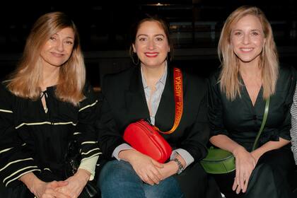 Carola Reyna, Muriel Santa Ana y Carla Peterson, descontracturadas. Las actrices dijeron presente en un evento y lucieron muy relajadas para los fotógrafos