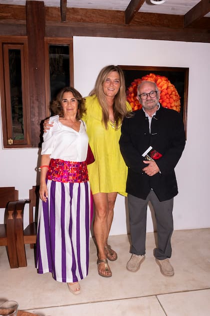 Carola Rousso, la artista plástica María Ana Fromm y Carlos Rivera Lauría