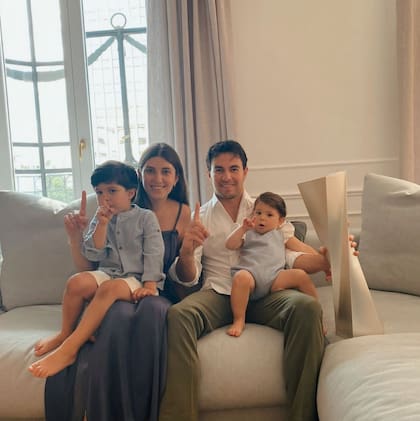 Carola y Checo Perez comparten momentos junto a su familia en redes sociales