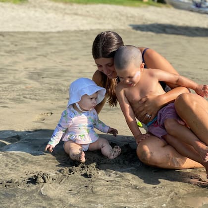 Carola y Checo Perez comparten momentos junto a su familia en redes sociales