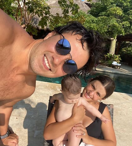 Carola y Checo Perez comparten momentos junto a su familia en redes sociales
