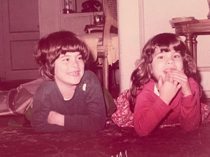 Carola y María Luz de chiquitas