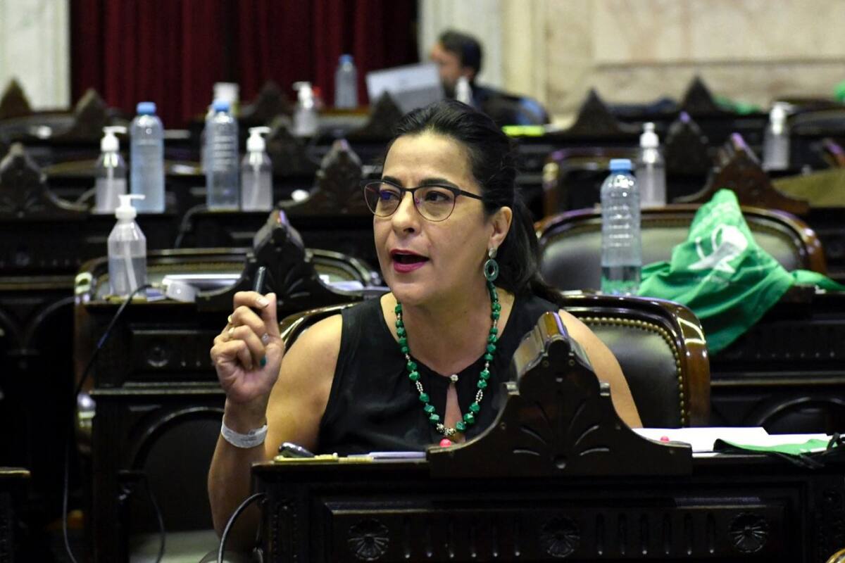 Interceptores enviados por Christina suspenderam Carolina Moises e 300 membros de Jujuy. Interceptores enviados por Christina suspenderam Carolina Moises e 300 membros de Jujuy.