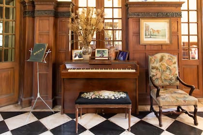 El piano en una de las salas de La Ydalina