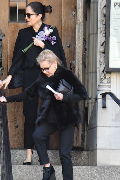 Carolina Adriana Herrera, muy emocionada en la despedida de su padre.