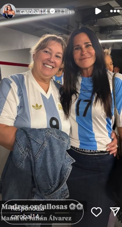Carolina Baldini con Mariana, la mamá de Julián Álvarez