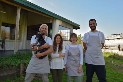 Carolina Castoldi, Franco Lichardi, Leo Gardelliano y Brenda Barreto.