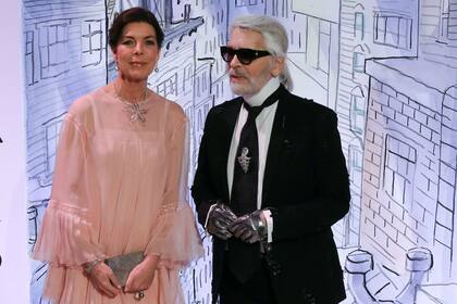 Carolina de Mónaco junto a Karl Lagerfeld, el encargado de ambientar el lugar