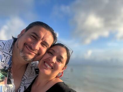 “Carolina hace la decoración de los pasteles. Fuera de esa actividad, soy pastor misionero y ella me acompaña muchísimo”, dice Fernando.