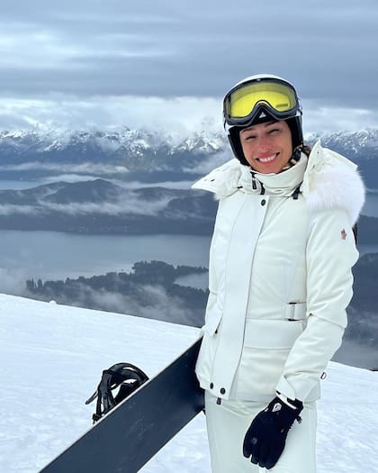 Carolina "Pampita" Ardohain disfrutó de unos días junto a sus hijos Benicio y Beltrán en Villa La Angostura