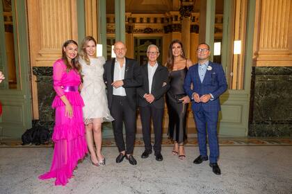 Carolina "Pampita" Ardohain, Elina Costantini, Fabián Zitta, Eduardo Costantini, Flor de la V y Fabián Medina Flores