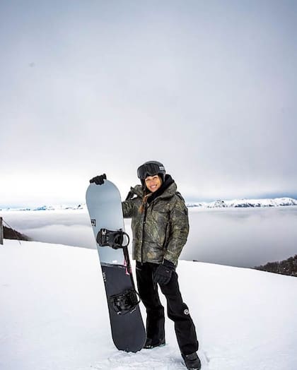 Carolina "Pampita" Ardohain posó con el Cerro Bayo de fondo