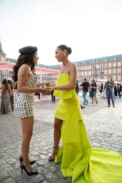 Carolina "Pampita" Ardohain y María Becerra.
