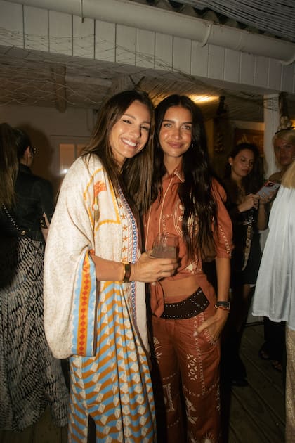 Carolina "Pampita" Ardohain y Zaira Nara