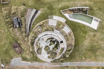 Carolina Pell fue la paisajista de Shire, este emprendimiento ubicado en Capilla del Señor que deslumbra por su arquitectura y paisajismo en profunda conexión con la naturaleza