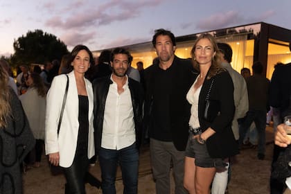 Carolina Stanley, ex ministra de Desarrollo Social y su marido, Federico Salvai y Nani Corleto y su esposa.