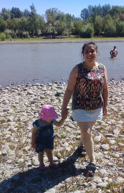 Carolina y su segunda hija.